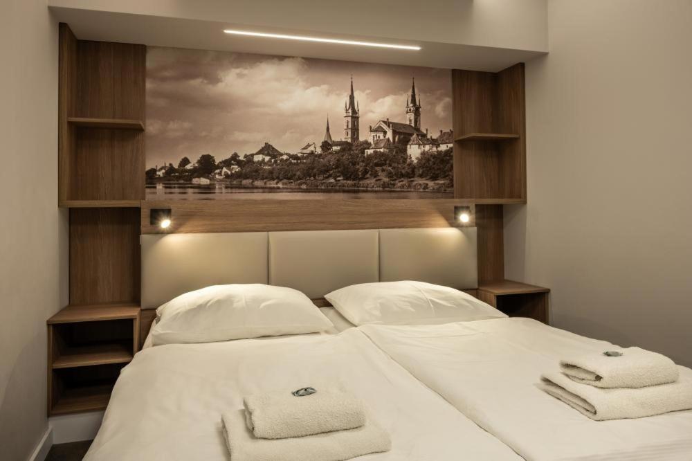 Hotel Grand Čáslav Buitenkant foto