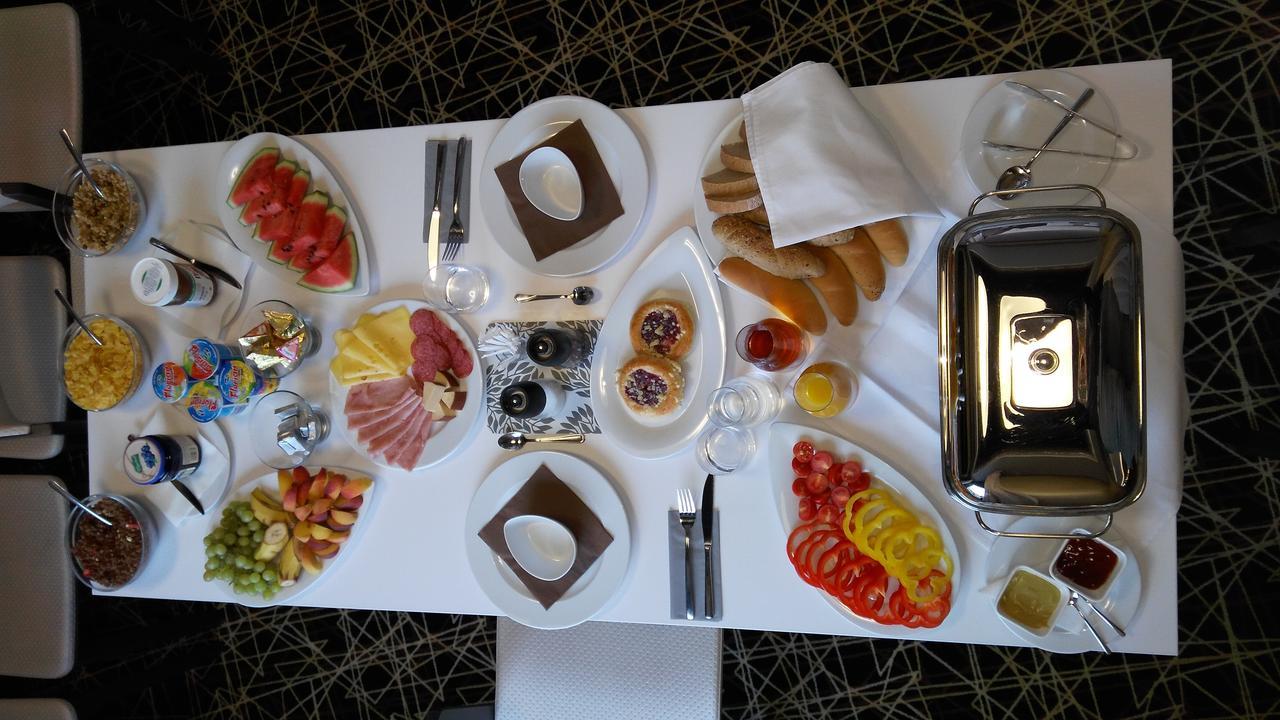 Hotel Grand Čáslav Buitenkant foto